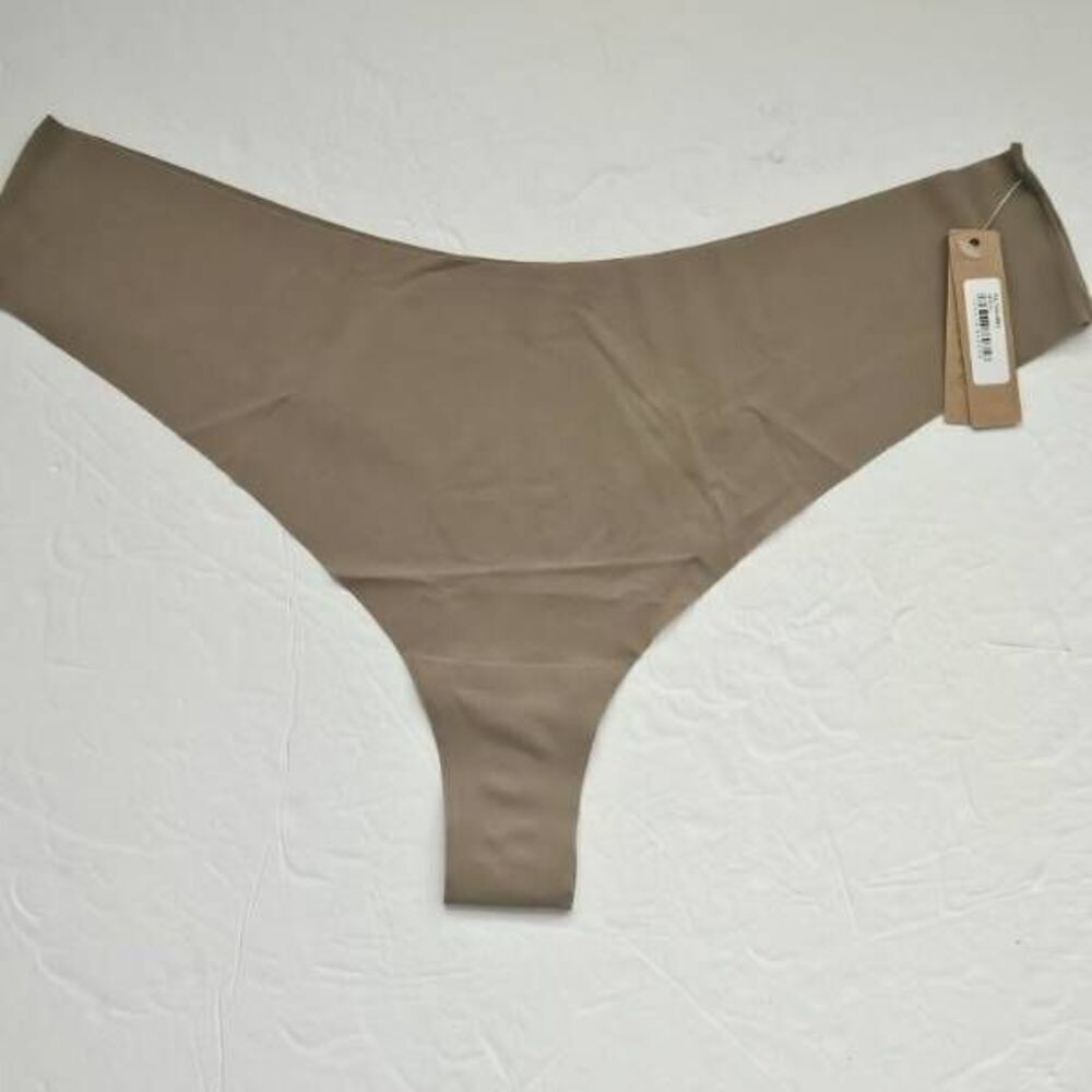 Skims panty Nwt‎